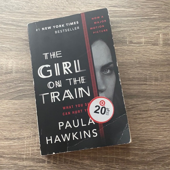 The Girl on the Train paperback book Paula Hawkins bookclub easy read - Picture 1 of 4